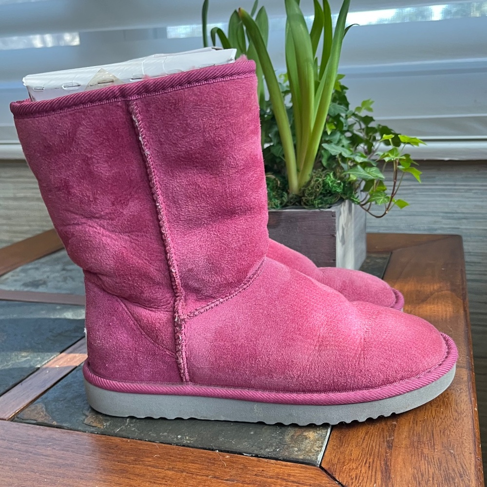 UGG Classic Short Boots  Fuschia Tone  Good Condition With Normal Wear  Size W7 - Picture 2 of 9